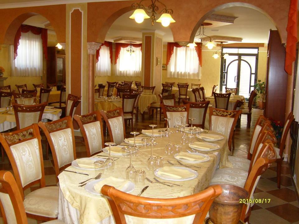 Hotel Ristorante Degli Amici Mongiana Eksteriør bilde